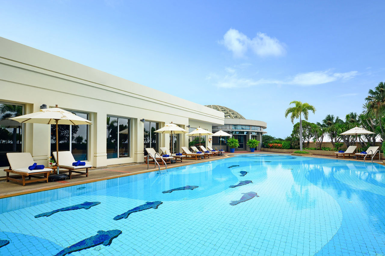 호텔의 야외 수영장