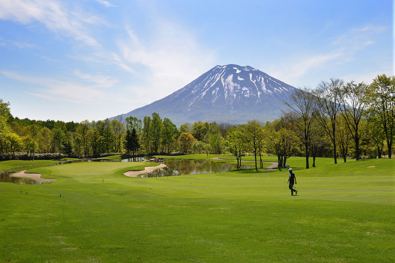 Golf-with-Yotei-2.jpg